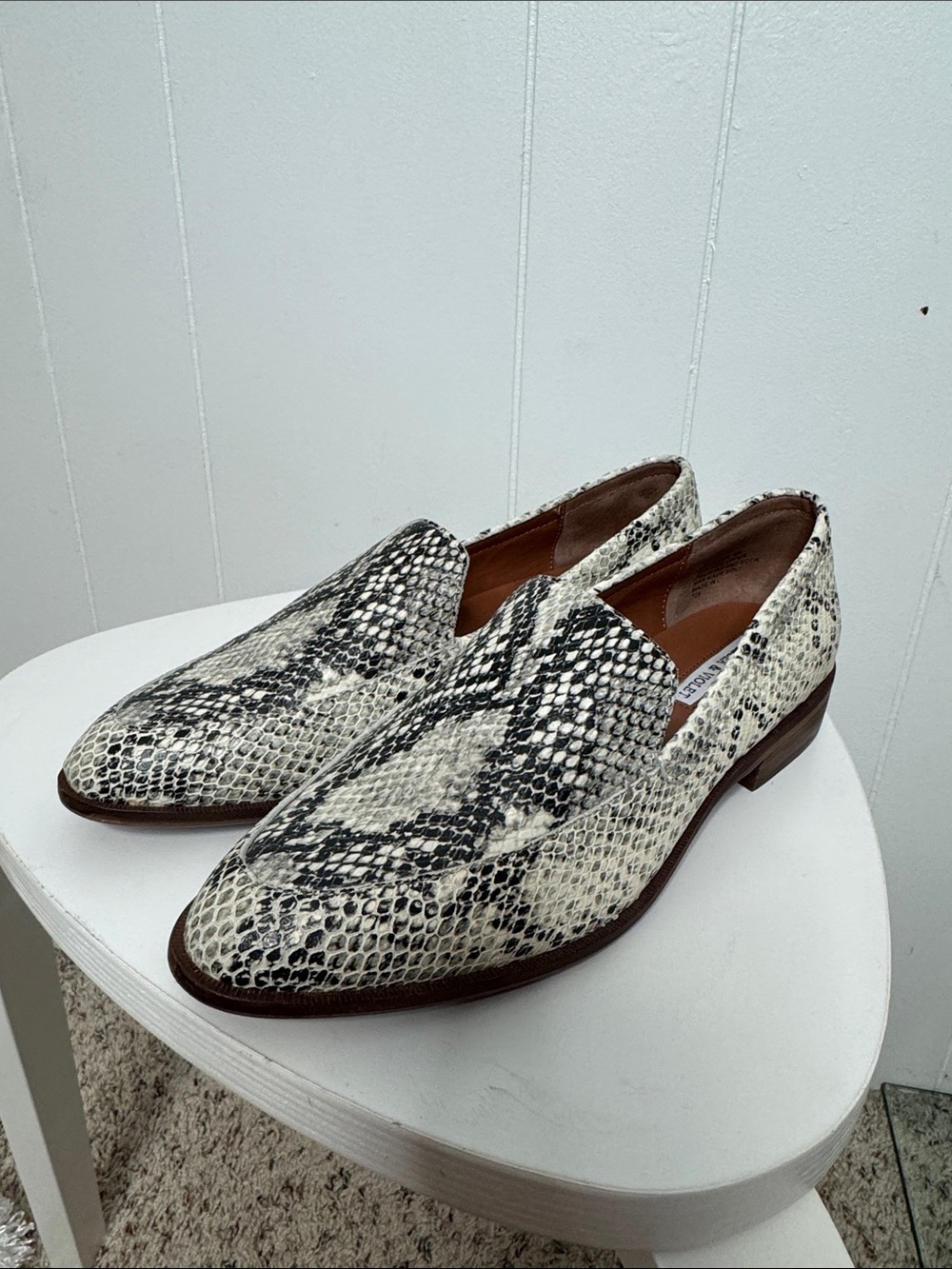 Chelsea & violet snake print flats women’s 8
